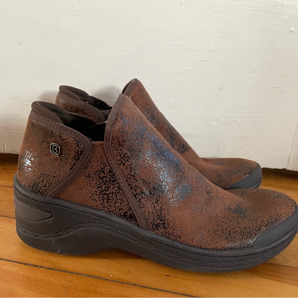 Zees super comfy and light size 8.5 women’s boots.